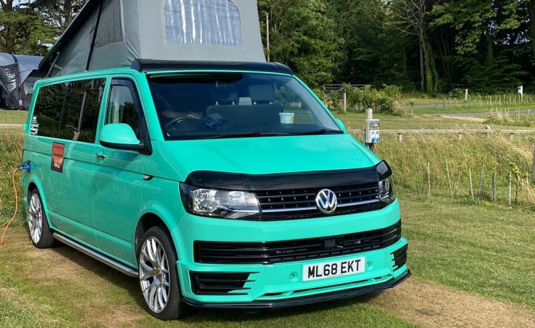 Scooby LWB – HONDENVRIENDELIJKE VW CAMPER MET ALLE EXTRA'S VOOR EEN GEWELDIGE VAKANTIE