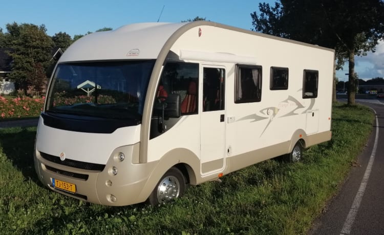 sehr geräumiger 4-Personen-Integralcamper mit phänomenaler Aussicht