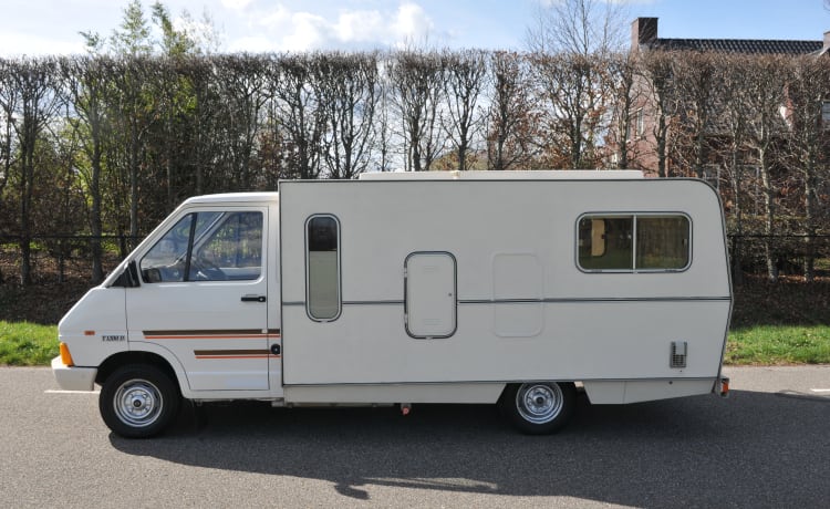 3p Renault Rapido integrated retro camper