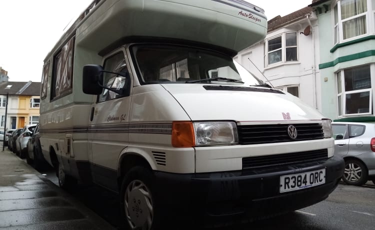Jeremy Morehouse – Classic Coach-built 98 Autosleeper Clubman GL for off-grid living