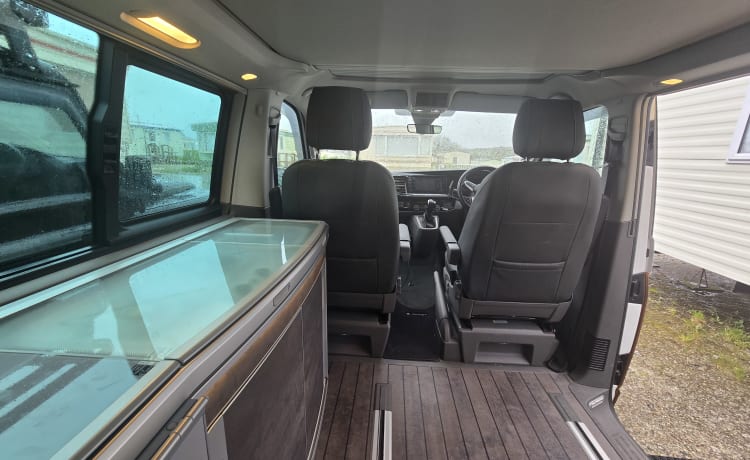 Camper Volkswagen a 4 posti letto del 2020