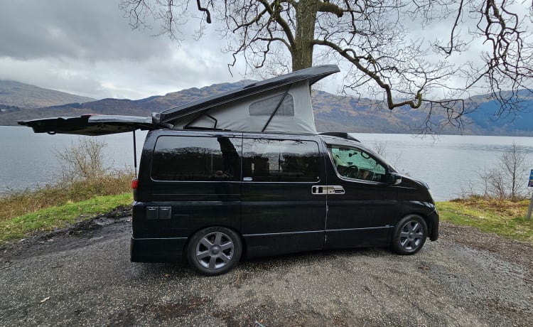 Knight Rider!  – Nissan-camper met 4 slaapplaatsen uit 2008