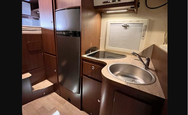 4p Luxe & ruime halfintegraal camper uit 2014