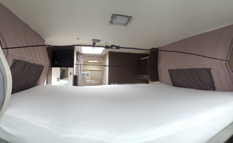 Chausson 616,5 seats & 4 berths.