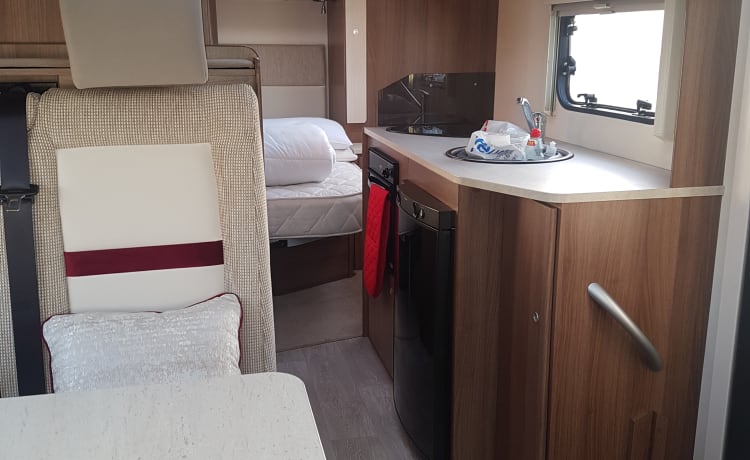 Loulou – 4 berth Lunar semi-integrated from 2020