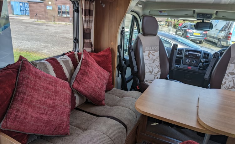 Bertha – 4 berth Bailey complete with secure dog pen