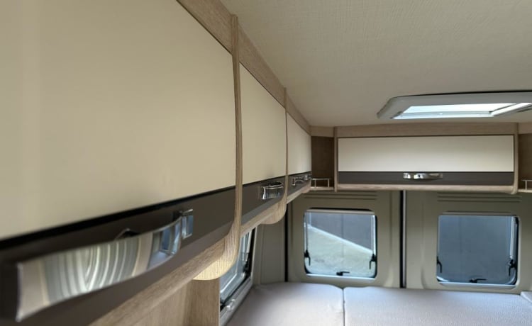 Bellissimo camper bus Possl (2019) completo di inventario.