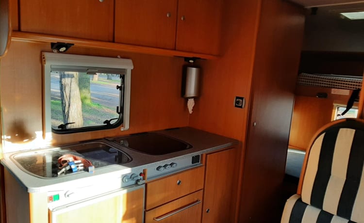 Het pareltje van Brabant – Enjoy with this 5-person camper!