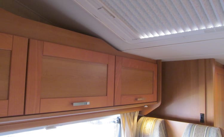 Henry – Elddis 100 Sunseeker mit 4 Schlafplätzen - 6 Riemen