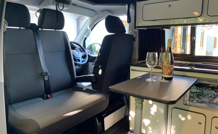 RV6 – Luxuriöses, stilvolles, komfortables, automatisches DSG VW T6 Highline Reisemobil.