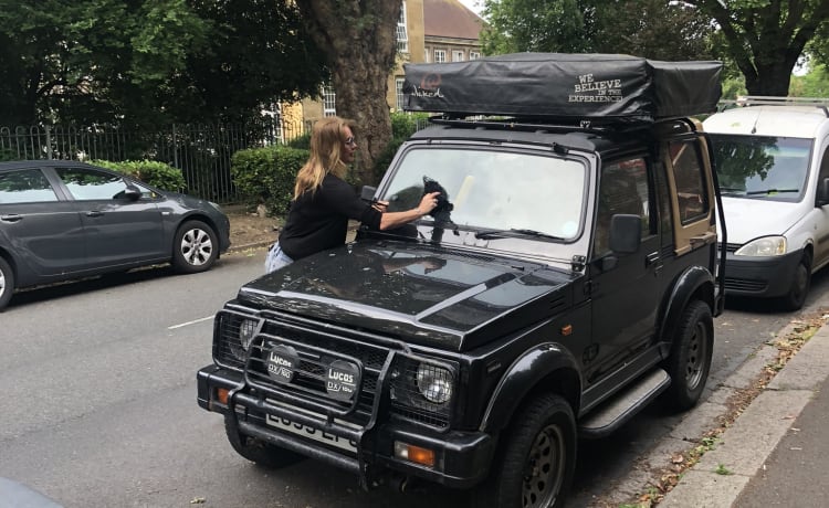 The Rolling Zookiini – Suzuki Samurai 4WD mit Dachzelt und ausst.