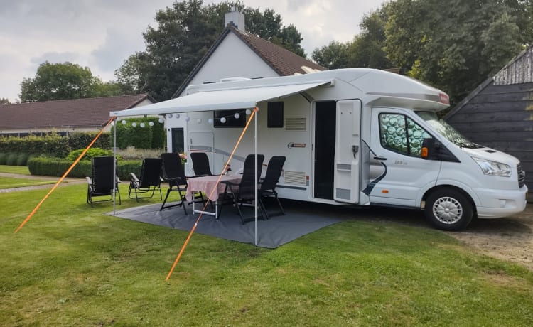 4 pers. Challenger. Ruime, moderne en luxe camper met AIRCO en 2x TV.