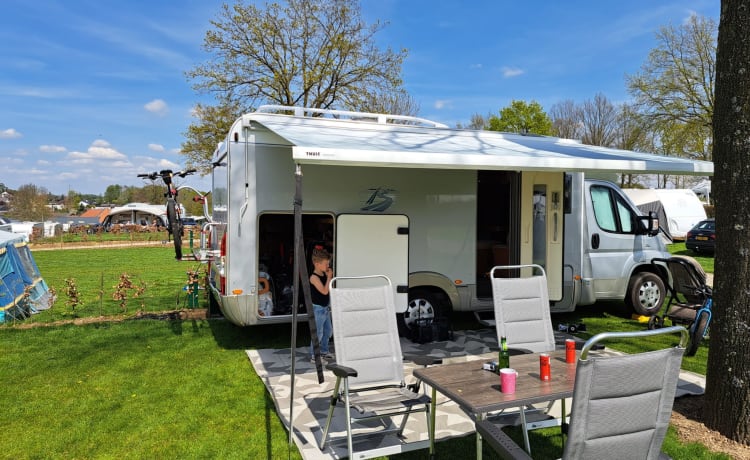 CAMPING-CAR ÉQUIPÉ DE LUXE SPACIEUX 2008