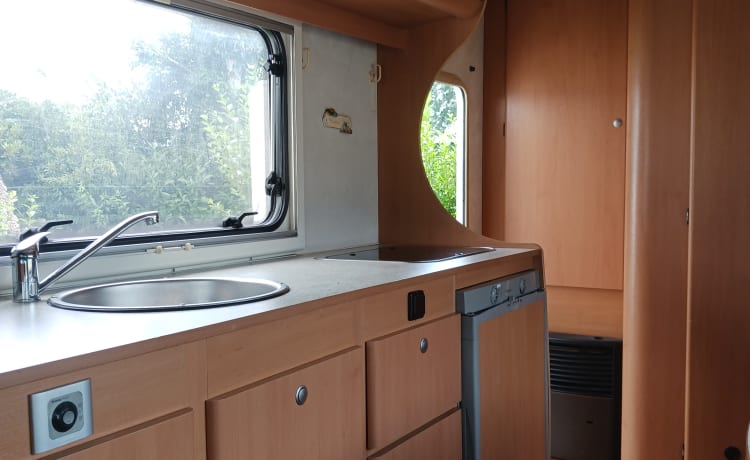 Cozy Fiat Ducato with air conditioning and bicycle carrier