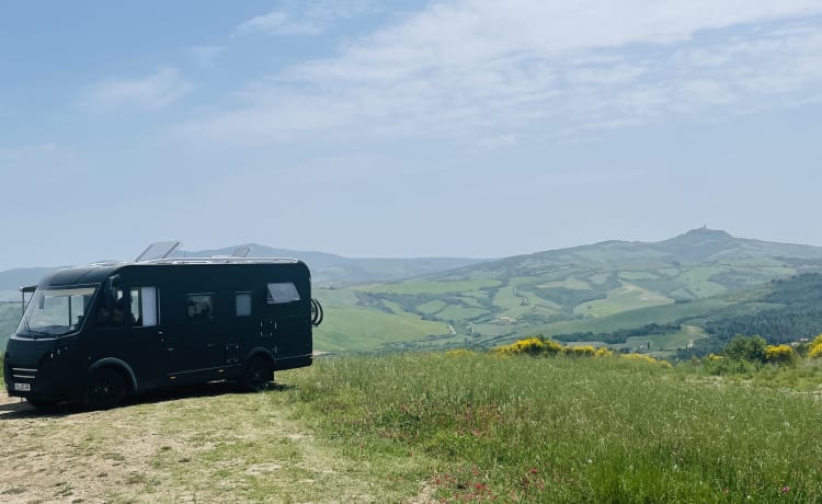 Black Beauty – YOUR CAMPER - YOUR ADVENTURE