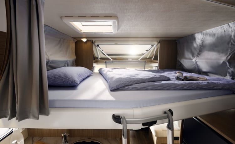 Carado T448 (bj 2022) – Very luxurious camper length beds - Automatic - Fully equipped - Modern