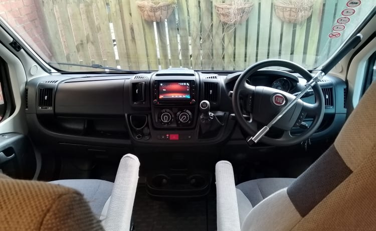 Cara-Van – 6 berth Fiat alcove from 2019