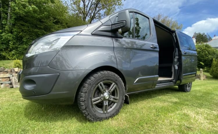 The Midlife Crisis – Rugged Ford Transit Custom Camper