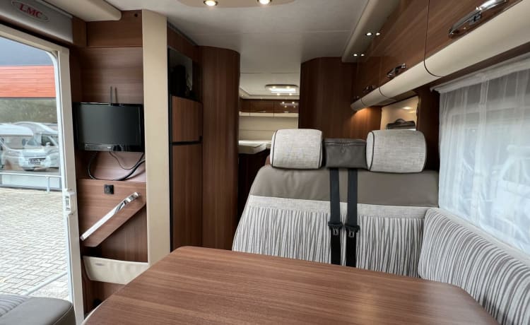  Luxury LMC integral with single beds and fold-down bed