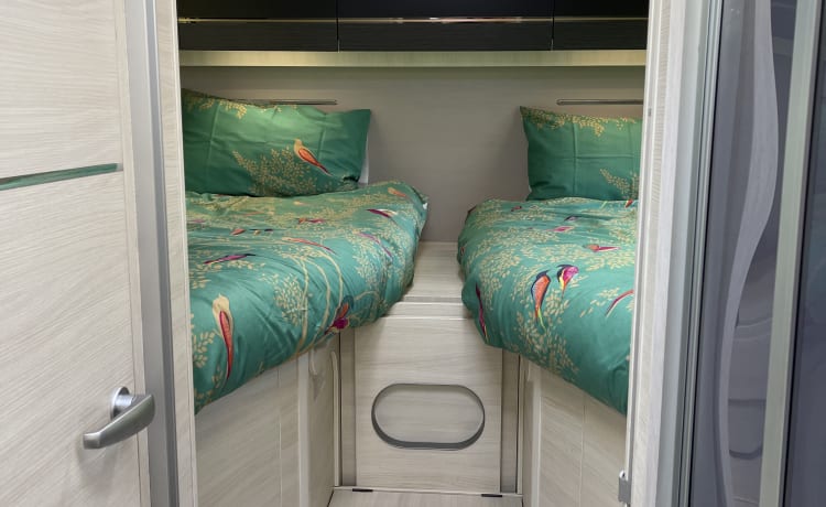 Classy – 2021 LUXE Chausson Titane Premium 777GA