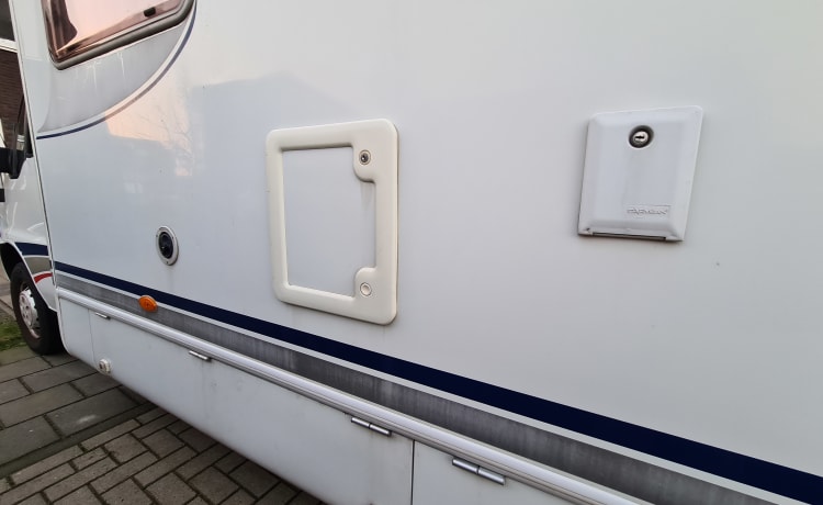 Camper_Vibes_ – Fiat Ducato alkoof uit 2004 (4 Ruime slaapplaatsen)