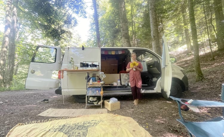 KARLONE – "Adventure Awaits: The Best Cozy Camper for Your Next Getaway!"