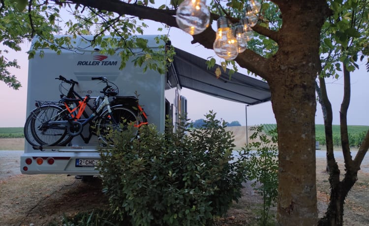 De Camper Van Coppens – Voglia di un'avventura autunnale indimenticabile con la casa mobile? 🚐🌞⛰️🌲🪵