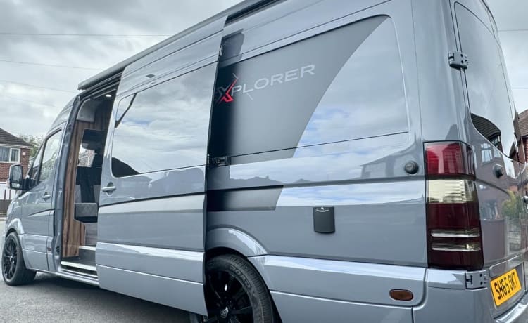 Explorer  – Mercedes Benz Luxury LWB Campervan 