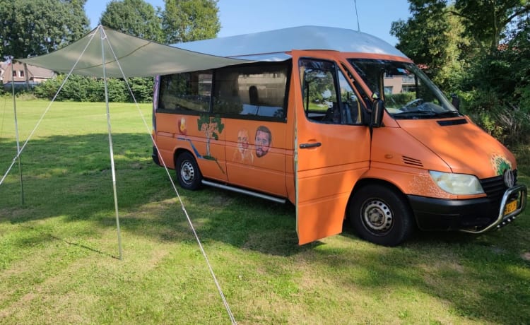 Sput – Cerchi l'avventura? 2p Mercedes-Benz Bus Camper del 2000!