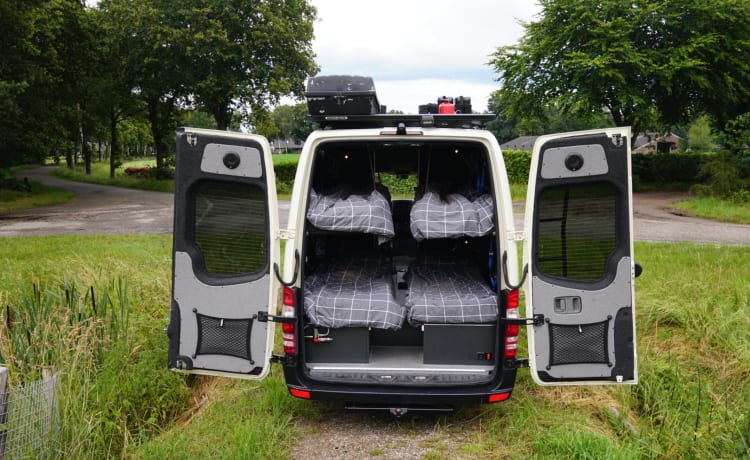 Mercedes-Benz Sprinter Adventure Camper 4 people