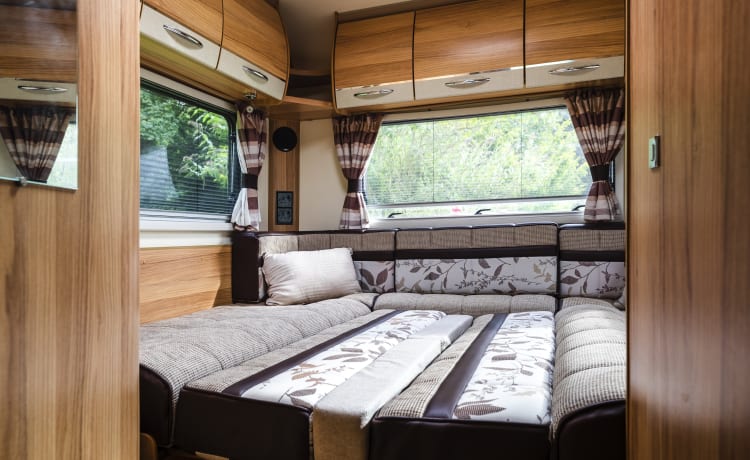 Ricardo – Luxe camper met 6 slaapplaatsen