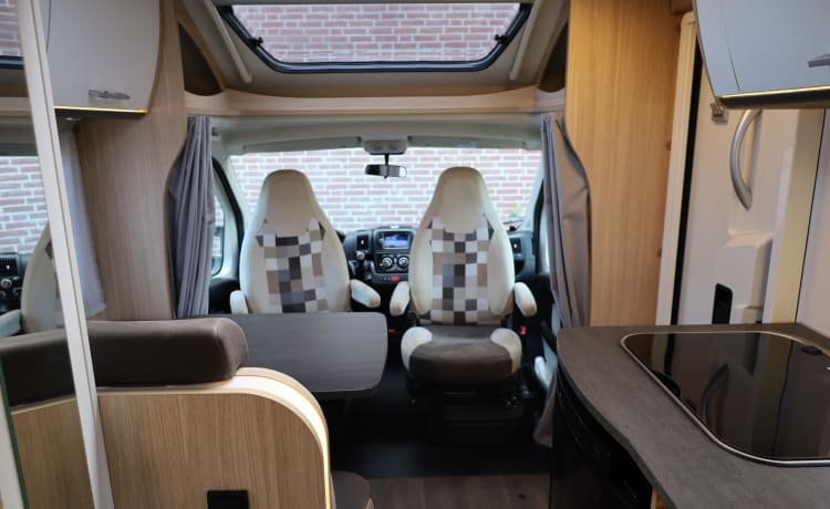 Vrij & Blij – Spacious Sunlight T66 with single longitudinal beds, year of manufacture 2019 with 150 hp (euro 6)