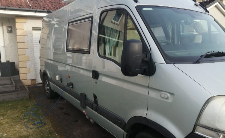 Highland Hamish – Renault LWB-Van mit 2 Schlafplätzen aus dem Jahr 2011