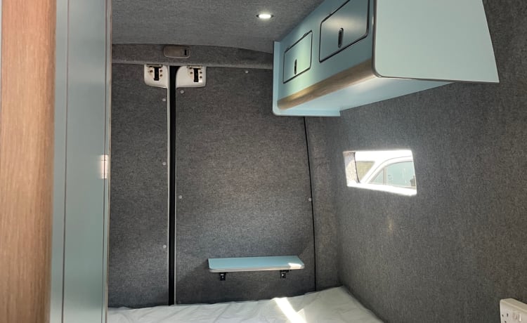 mercy – Neu gebauter Mercedes Benz Campervan mit 2 Schlafplätzen und 3 Sitzen mit Sicherheitsgurten