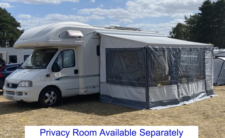 Bessie – Camping-car phare Bessacarr 6 couchettes avec 2 auvents et extras supplémentaires