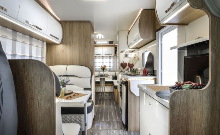 Best Social Space Motorhome, Auto Roller 746