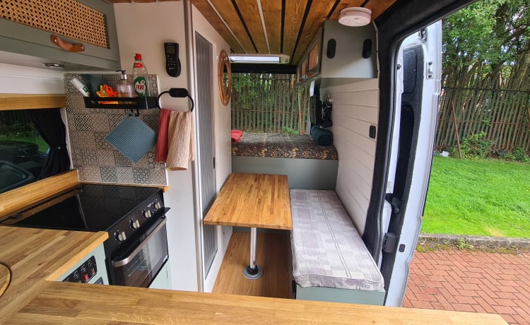 Oban – Camping-car Citroën Relay L3H2 2022 2 places avec douche/toilettes