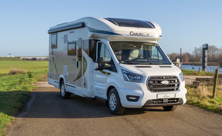 Chausson-1 – Prachtige royale camper met automaat en fantastische indeling