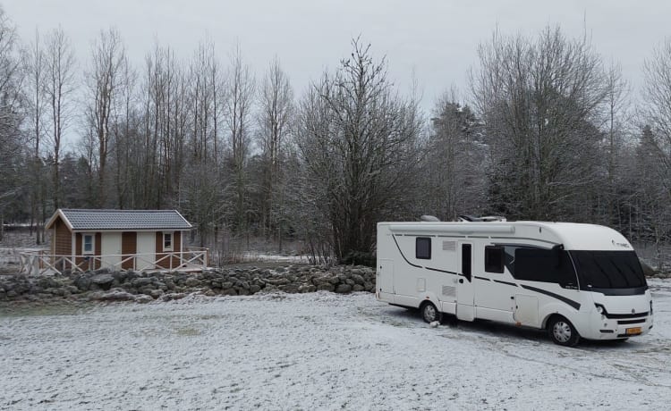 Lady Woodpecker – Luxuriöser Familiencamper für 5 Personen mit Etagenbett und Hubbett für 2 Personen.