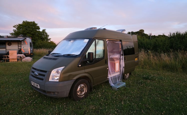 George  – 2-persoons Ford campervan uit 2010