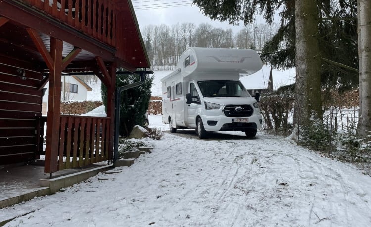 Roller Team Kronos M277 – Camping-car 4 personnes avec grande alcôve, 2 lits et lit superposé