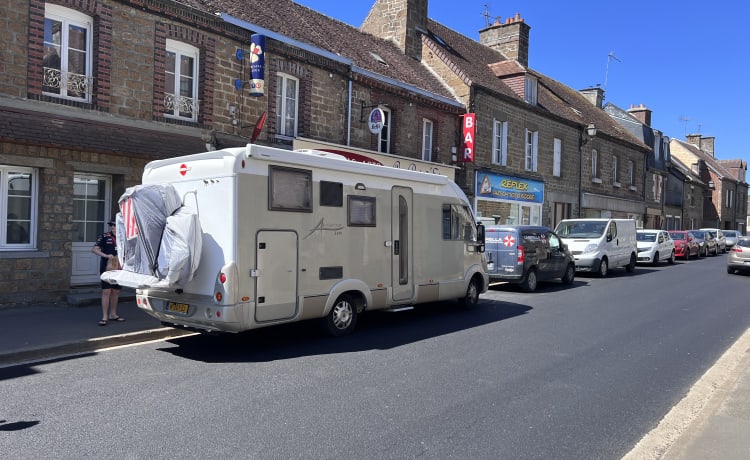 Spacious Luxury Camper 5p | horsepower 170 |transverse bed & pull-down bed|complete inventory