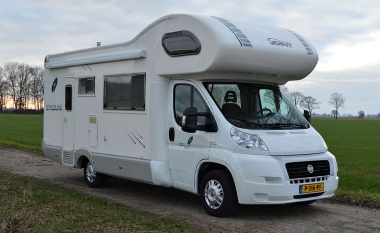 Beautiful complete and very neat 6-person camper (Fiat Ducato Joint S)