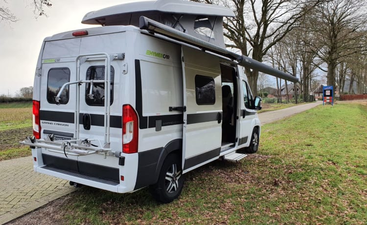 Hymer Grand Canyon, automatique, km gratuit, 4 personnes à partir de 2017