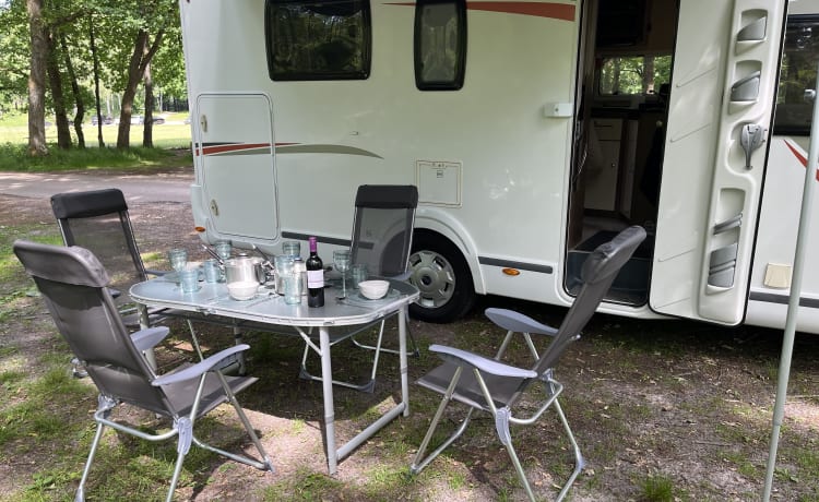 Challenger Birthday 60 – Luxe 5 Persoons Camper met 5 gordels | Kompleet inventaris