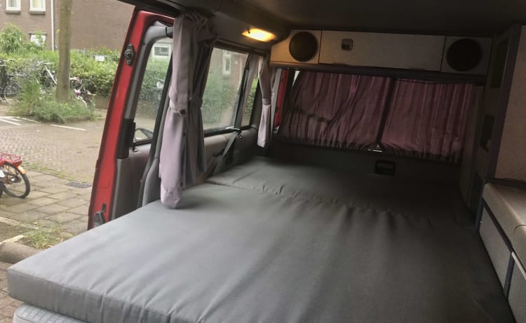  Bullie – VW T4 Reisemobil mit Hubdach