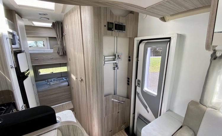 Benny – 4 berth Benimar Tessoro 413 Automatic - 2020