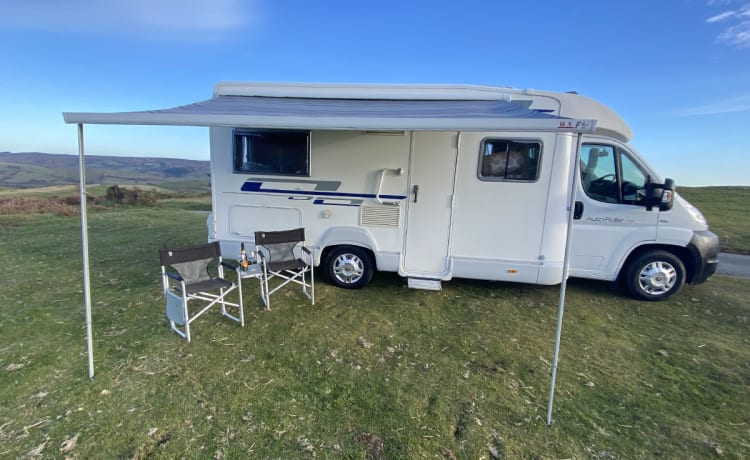 Auto_Roller 694 – 4 Berth Motorhome hire- Fully Insured