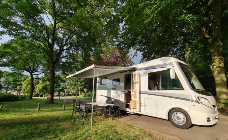 Birdy – Toller Camper mit 4 festen Betten für Familie oder Events - XL-Garage