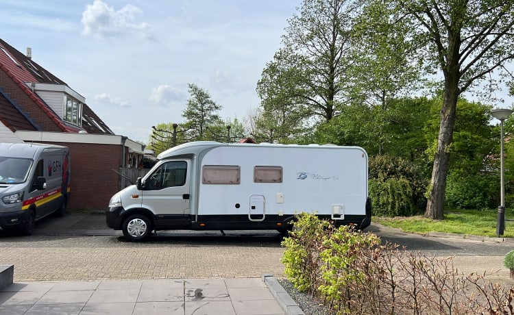 Camper Harderwijk – 4p Bürstner semi-intégré de 2004